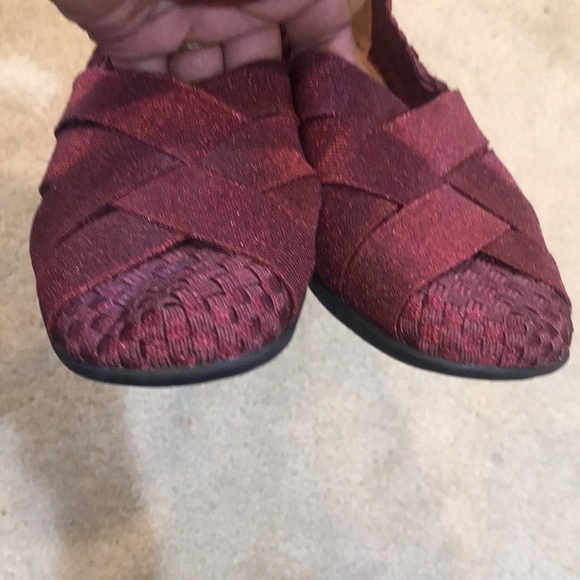 NWOT Comfortview Burgundy Stretch Woven Fabric Crisscross Design Flat Shoe-8WW - Picture 4 of 10